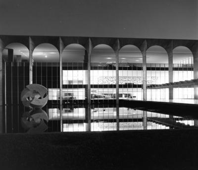 "O Meteoro", escultura de Bruno Giorgi