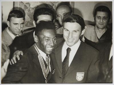 Despedida de Pelé (à esquerda) da seleção brasileira