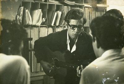 Geraldo Vandré com o violão