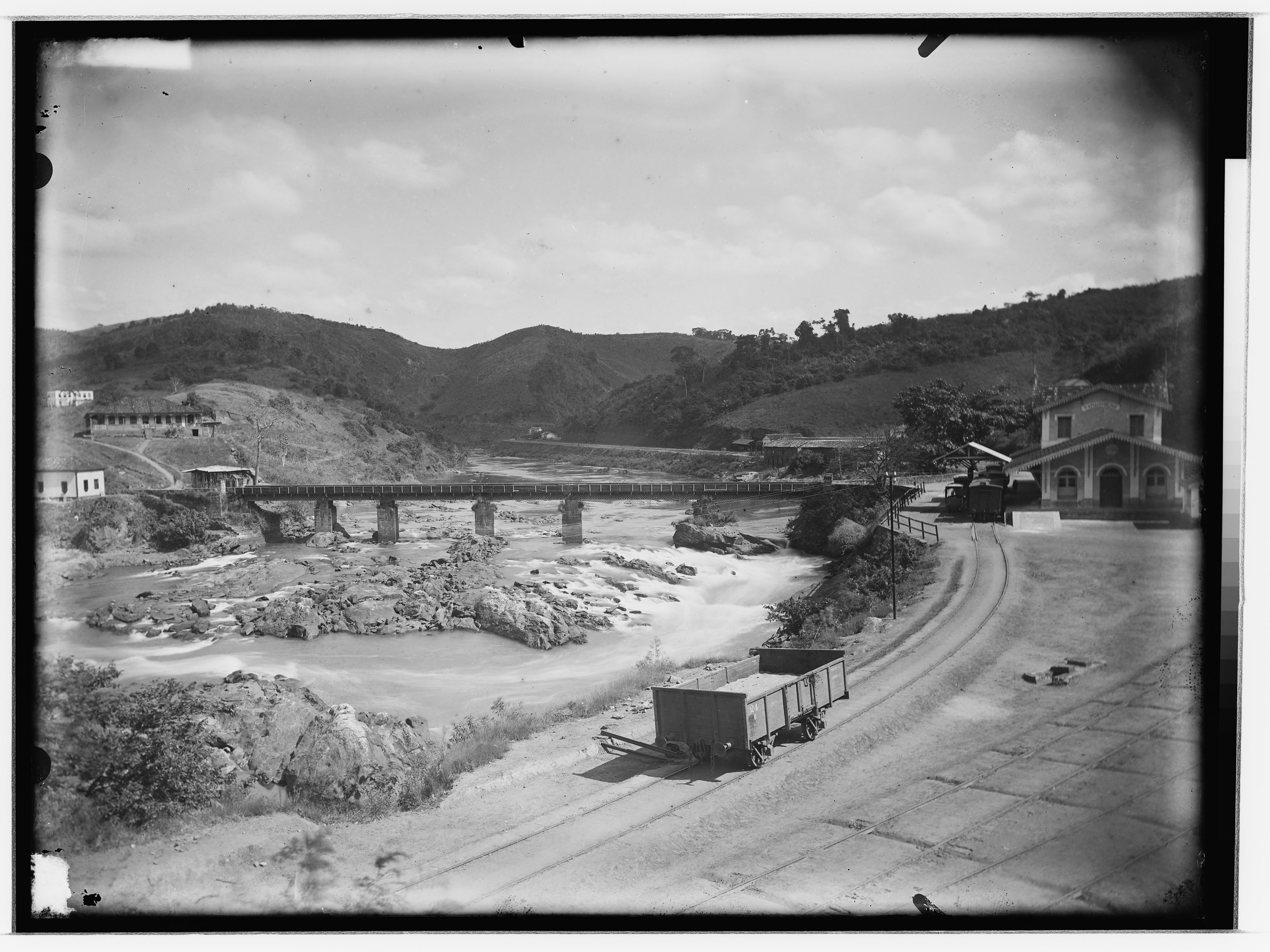 Estrada de Ferro Dom Pedro II (posteriormente Estrada de Ferro Central do Brasil), Estação de Paraibuna, Km 226