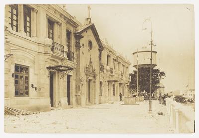 Revolta Naval; capela, hospital e caixa d'água parcialmente destruídas