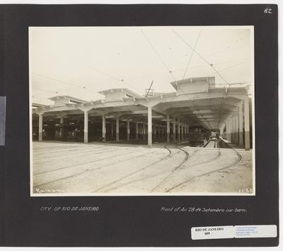 Garagem em frente à Avenida 28 de Setembro