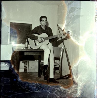 Baden Powell com o violão