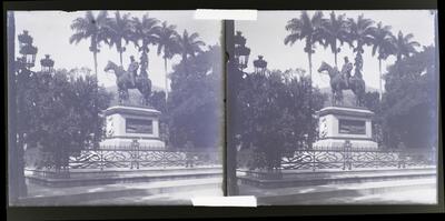 Monumento em homenagem a Duque de Caxias