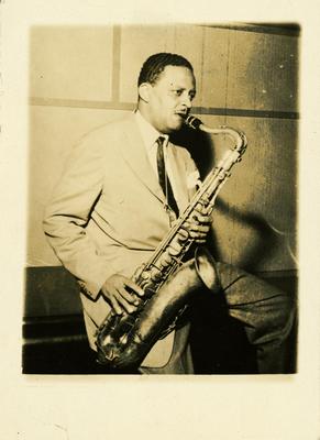 Moacyr Silva com o saxofone