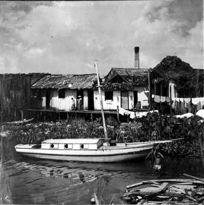 Vila da Barca, palafitas flutuantes