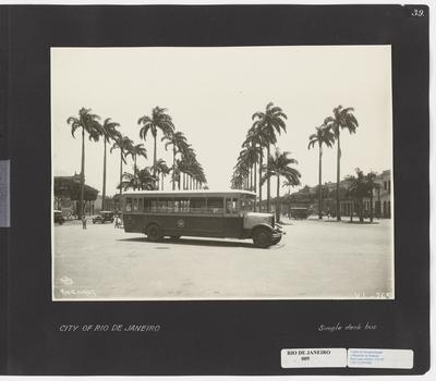 Ônibus próximo ao Canal do Mangue