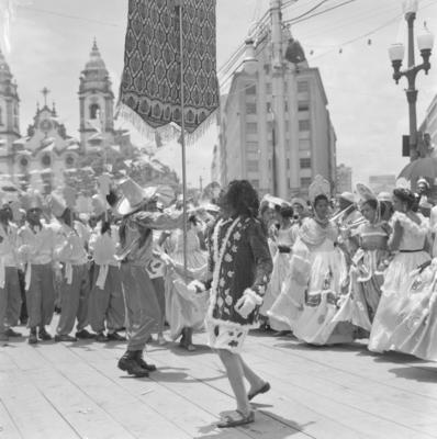 Desfile do bloco carnavalesco CM Banhistas do Pina