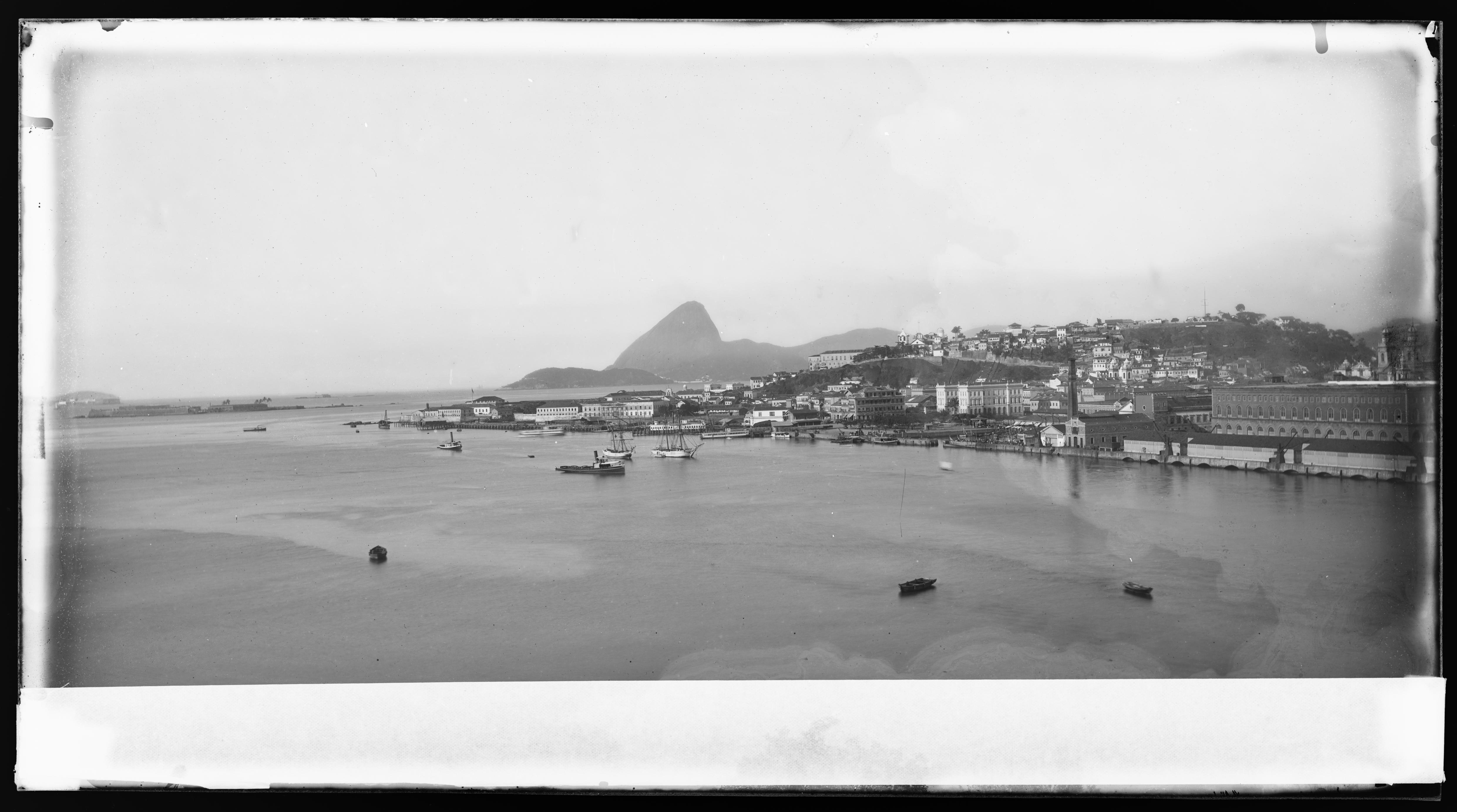 Panorama do Rio de Janeiro; a partir da ilha das Cobras