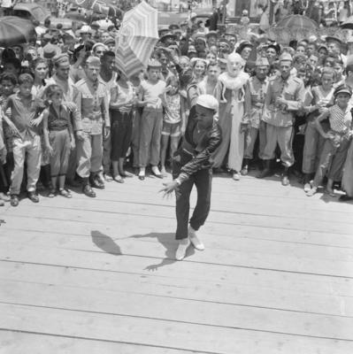 Passista de frevo no carnaval de rua de Recife
