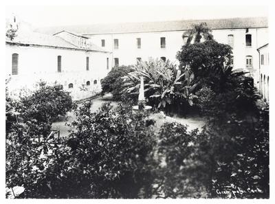 Pátio interno do Convento da Ajuda