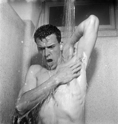 Excursão do Flamengo pela Europa - Bria tomando banho