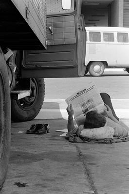 Descanso ao lado do caminhão