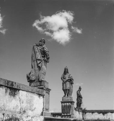 Profeta Oséias de frente e Profeta Daniel de costas