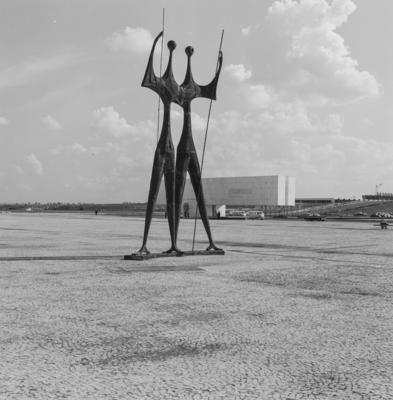 "Os Candangos" ou "Os Guerreiros", escultura de Bruno Giorgi
