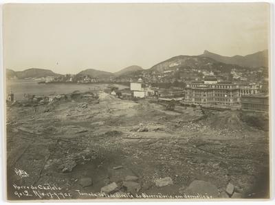 Vista de área demolida do morro do Castelo