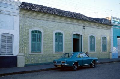 Casa com fachada azulejada
