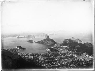 Panorama do Rio de Janeiro, visto do alto do Corcovado