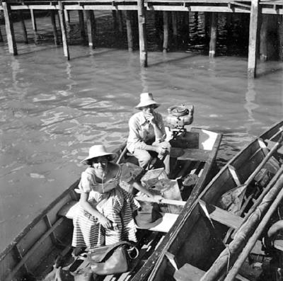 Rio Guamá, mulheres em barco