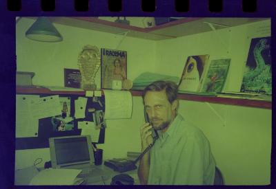 Jorge Bodanzky em seu estúdio de trabalho