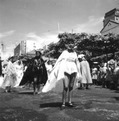 Desfile de blocos no Banho de Mar à Fantasia