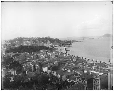 Panorama do centro do Rio de Janeiro, ao fundo o Morro do Castelo e Palácio Monroe