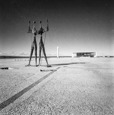 "Os Candangos" ou "Os Guerreiros", escultura de Bruno Giorgi