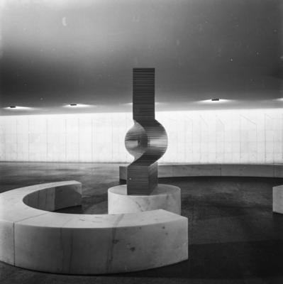 Obra da série do Polivolume de Mary Vieira