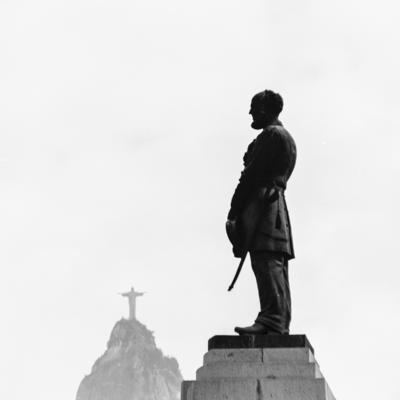 Panoramas, Monumento ao Almirante Marquês de Tamandaré com Corcovado ao fundo