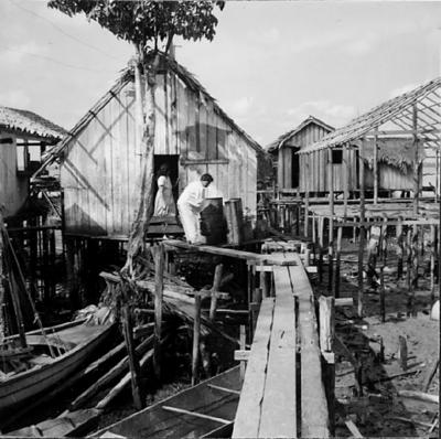 Vila da Barca, palafitas flutuantes