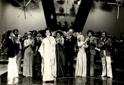 Elizeth Cardoso ao microfone