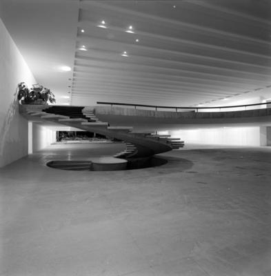 Escada helicoidal, projeto de Milton Ramos e Joaquim Cardoso