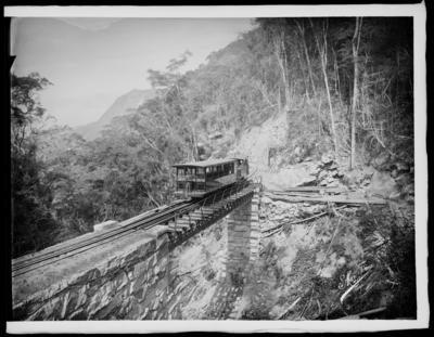 Estrada de Ferro do Corcovado, Ponte das Caboclas, km 2 (aproximadamente)
