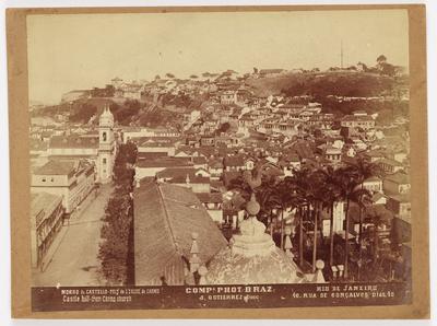 Morro do Castelo e rua Primeiro de Março; vistos da igreja do Carmo