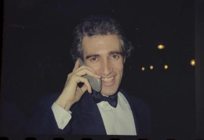 Luiz Bolognesi liga para Laís Bodanzky para contar que o filme "Bicho de Sete Cabeças" foi premiado