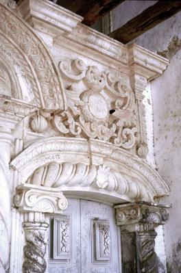 Igreja de Nossa Senhora da Guia - portada da galilé, retábulo