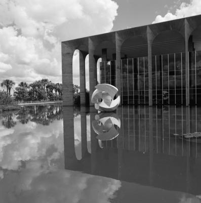 "O Meteoro", escultura de Bruno Giorgi
