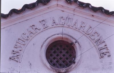 Fachada de fábrica de açúcar e aguardente