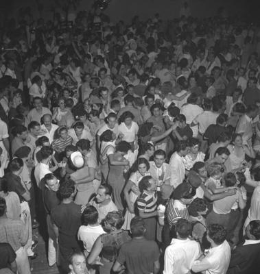Baile de carnaval no Teatro João Caetano