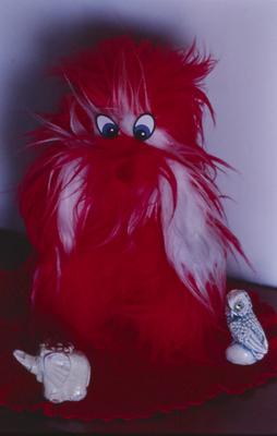 Boneco de pelúcia e bibelôs