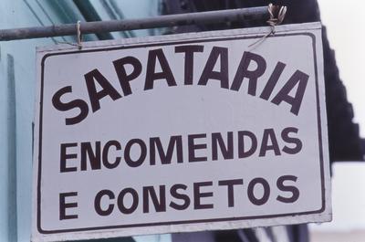 Flagrante de rua - placas, letreiros e cartazes