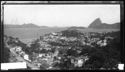 Vista do Outeiro da Glória, da Enseada de Botafogo e do Pão de Açúcar; tomada de Santa Teresa