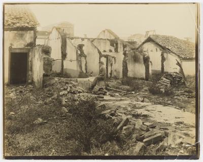 Casario em demolição na rua da Esperança