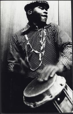 Alfredo Bessa com atabaque