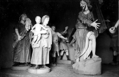 Via Crucis, Passos da Paixão, esculturas de Aleijadinho, cena do Passo da Cruz às costas, Cristo e mulher de Jerusalém com criança