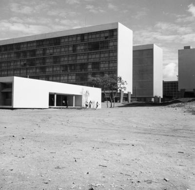 Edifícios residenciais projetados para os Institutos de Aposentadoria e Pensões