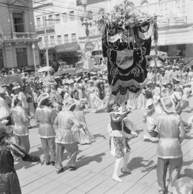 Desfile de agremiação carnavalesca
