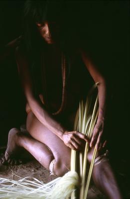 Série Xingu - Confecção de fios de buriti