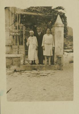 Ernesto Nazareth com sua mulher e nora