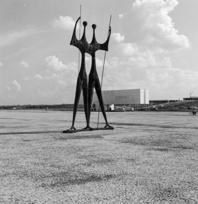 "Os Candangos" ou "Os Guerreiros", escultura de Bruno Giorgi